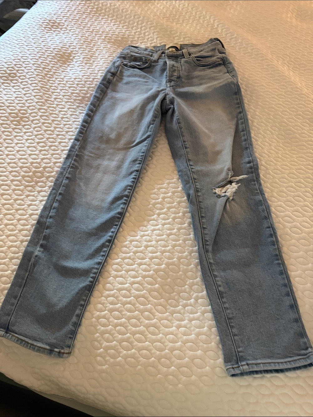 Universal Thread Light Blue Distressed Women’s Jeans